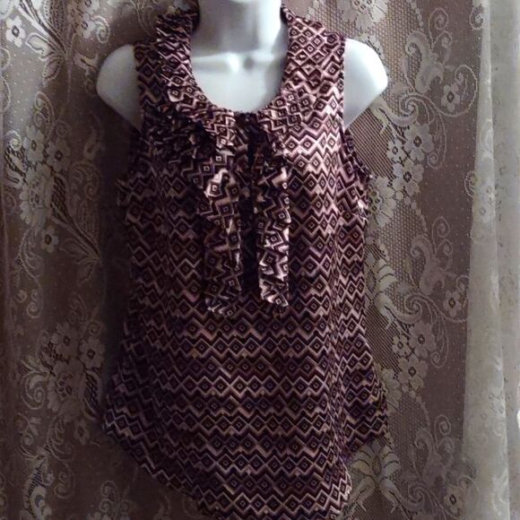 New York & Co Small sleeveless ruffle neck button front geometric top‎ - Picture 1 of 9